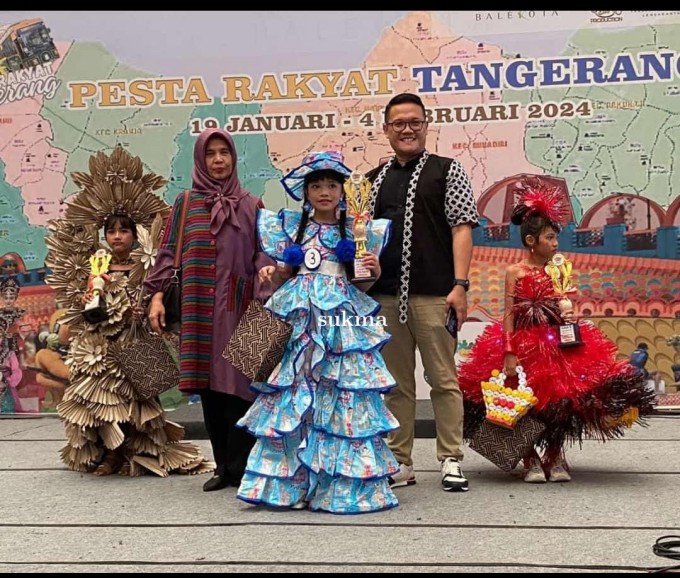 Juara 1 Lomba Fashion Show Baju Daur Ulang Pesta Rakyat Se Tangerang Raya